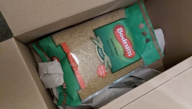 Clientes de Amazon recibieron comida de gato, arroz y parrillas en vez de su PS5