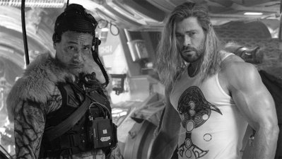 "Thor: Love and Thunder" anunció el fin de sus grabaciones con esta foto