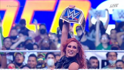 Becky Lynch regresa y protagoniza la primera polémica de Summerslam