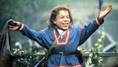 Warwick Davis presentó al elenco de la serie de "Willow"