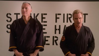"Cobra Kai" tiene dos senséis en este clip de la cuarta temporada