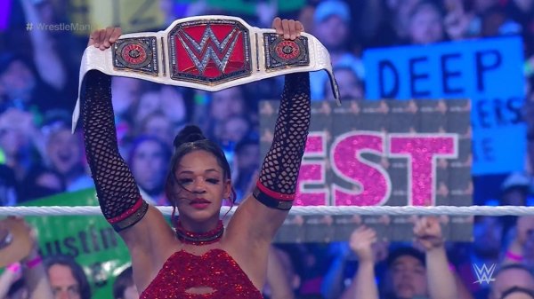 Bianca Belair logra vengarse de Becky Lynch y es la nueva campeona de RAW