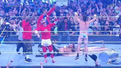 Jackass aterrizó con todo en Wrestlemania para humillar a Sami Zayn