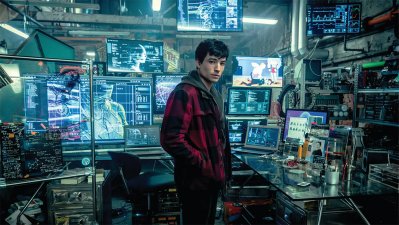 Warner Bros. desmiente reunión de ejecutivos para discutir sobre el futuro de Ezra Miller