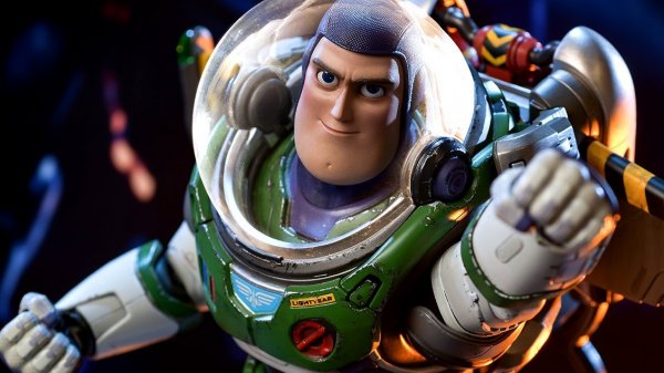 El "Buzz" de "Lightyear" consigue su figura de lujo de Hot Toys