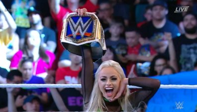 Liv Morgan ganó el maletín, lo canjeó contra Ronda Rousey y logró el título de SmackDown