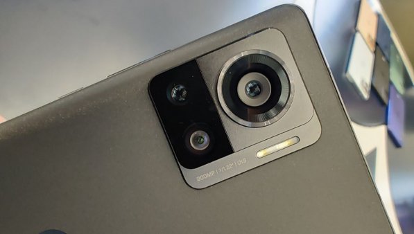 ¡Es oficial! Motorola lanzó su potente smartphone con cámara de 200MP