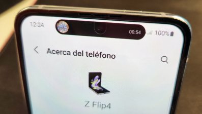 La "isla dinámica" del iPhone 14 Pro llegó al Galaxy Z Flip 4