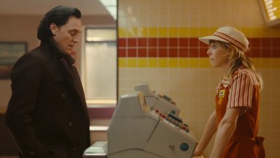"Loki" y "Sylvie" se reúnen en un famoso local de comida rápida