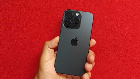 [Review] iPhone 15 Pro: Sí, algo pasa aquí