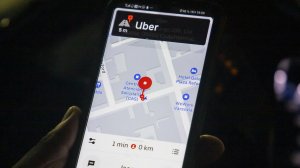 Teléfonos, cámaras y billeteras: Esto es lo más olvidado por los chilenos en Uber