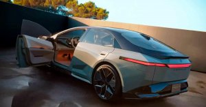 Toyota presenta un Corolla eléctrico con diseño futurista y cero emisiones