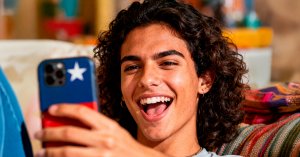 Influencers tecnológicos en Chile: cómo afectan las decisiones de los usuarios