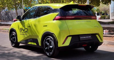 BYD y Tesla dominan el mercado global de autos eléctricos enchufables