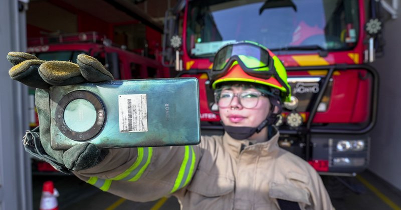 HONOR Magic5 Lite sobrevive a un incendio forestal y sigue funcionando