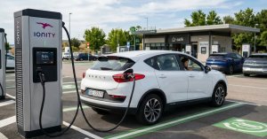 Geely lanza red propia de carga ultrarrápida para autos eléctricos