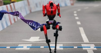 HONOR sorprende: su robot gana la media maratón y supera a humanos