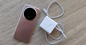 Exclusiva: HONOR comenzará a sacar el cargador de sus smartphones, pero entregará una solución