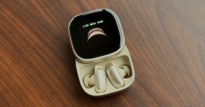 Estos audífonos quieren hacer algo más que reproducir música: usar IA para tomar apuntes por ti
