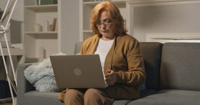 Entel regalará mil becas de Inteligencia Artificial para personas mayores